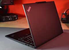 Zum Black Friday ist das Lenovo ThinkPad X13 Gen 4 AMD wieder merklich reduziert worden (Bildquelle: Benjamin Herzig)