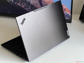 Lenovo ThinkPad P14s G5 Laptop im Test - Mobile Workstation jetzt mit RTX 500 Ada und 3K-IPS-Panel