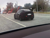 Das Tesla Model Y Juniper Facelift mit neuen Rückleuchten (Bildquelle: TeslaDashCam/X)