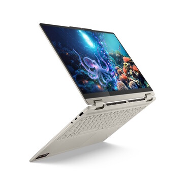 Das Notebook kann hinter die Tastatur geklappt werden (Yoga 7 16, Bildquelle: Lenovo)