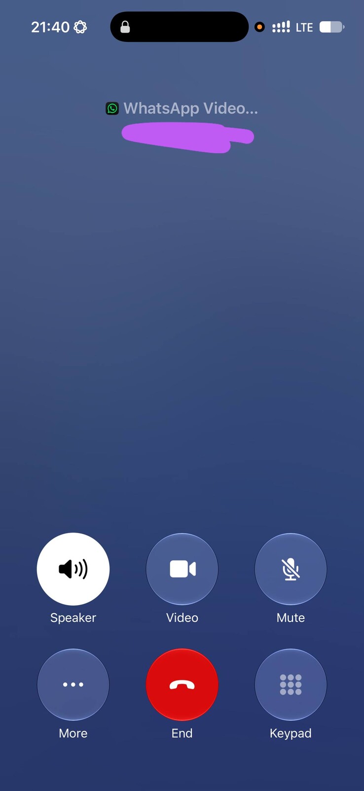 Die WhatsApp-Anrufoberfläche auf iPhones nutzt Apples native Telefonoberfläche