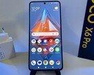 Das Xiaomi Poco X6 Pro gibt es aktuell sehr günstig (Bildquelle: Manuel Masiero, Notebookcheck)