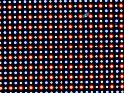 Das OLED-Display setzt auf eine RG/BG-Sub-Pixel-Matrix bestehend aus einer roten, einer blauen und jeweils einer grünen Leuchtdiode.