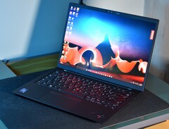 Lenovo hat dem ThinkPad X1 Carbon Gen 11 OLED einen starken Rabatt verpasst (Bildquelle: Benjamin Herzig)