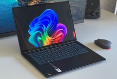 Das Lenovo Yoga Slim 7x ist ein ausdauernder OLED-Laptop mit langer Akkulaufzeit (Bildquelle: Andreas Osthoff)