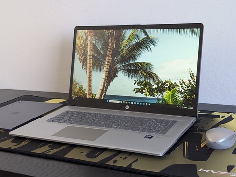 HP 17t-cn500 Laptop Test: Großer Bildschirm für einfache Multimedia-Anwendungen