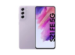 Das Samsung Galaxy S21 FE 5G setzt auf ein ähnliches Design wie das reguläre Galaxy S21. (Bild: Samsung)