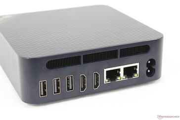Rückseite: 2x USB-A 3.2 Gen. 2 (10 Gbps), USB-A 2.0 (480 Mbps), 2x HDMI (4K60), 2x RJ-45 (1 Gbps), Standard-AC-Stromversorgung