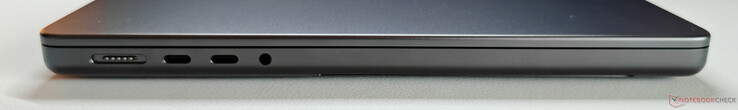Links: MagSafe, 2x USB-C 4.0 mit Thunderbolt 4 (40 Gbit/s, DisplayPort-ALT-Modus, Power Delivery), 3,5-mm-Audio