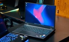 Lenovo hat das Legion Pro 5i mit der RTX 4070 auf seinen zweitbesten Deal-Preis aller Zeiten reduziert (Bildquelle: Alex Wätzel)