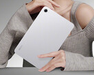 Das Redmi K Pad 2 wird mit zahlreichen Gaming-Funktionen ausgestattet sein. Im Bild: Ein Werbefoto, das die Rückseite des Tablets zeigt