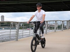 B25: Klappbares E-Bike aus Köln (Bildquelle: Steereon)