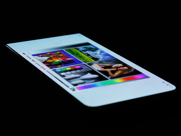 Test Vivo V23 5G - Selfie-Smartphone mit extravagantem Farbspiel