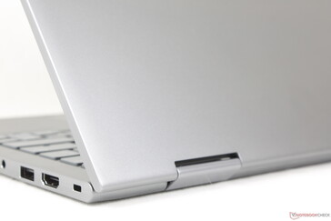 Die glatte, mattgraue Textur versteckt Fingerabdrücke gut