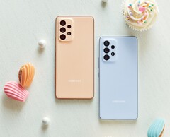 Das Samsung Galaxy A53 5G bietet durch das überarbeitete Kameramodul einen moderneren Look. (Bild: Samsung)