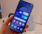Samsung Galaxy S25 FE: Smartphone kommt mit höherer Ladeleistung (Bildquelle: Daniel Schmidt)