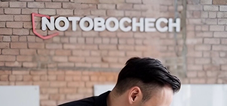 Falsches Logo, falsche Frisur (Bildquelle: Screenshot KI-Video, auf Vidu.com generiert)