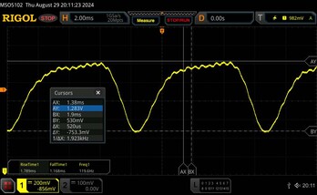 PWM-Dimming mit 1923 Hz beim Cover-Display.