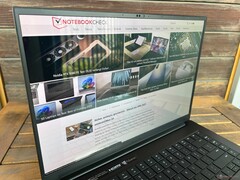 Im Freien (heller Tag, keine direkte Sonneneinstrahlung)