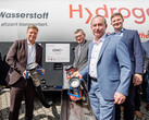 Wasserstoff: Innovatives Verfahren macht grünen Kraftstoff sicher transportierbar - mit Unterstützung von Robert Habeck und Hubert Aiwanger (Bildquelle: Hydrogenious)