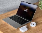 Das 14 Zoll MacBook Pro mit Apple M3 kann jetzt zwei externe Monitore ansteuern. (Bildquelle: Notebookcheck)