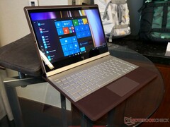 HP Spectre Folio bekommt 4K-Display und neue Farbe Burgunderrot (Quelle: HP)