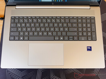 HP Envy 16 mit ANSI-Layout und deutscher Tastaturbeschriftung