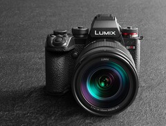 Die Lumix S1R II richtet sich sowohl an Fotografen als auch an Videografen. (Bildquelle: Panasonic)