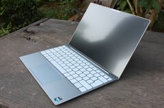 Das 4K-Modell des Dell XPS 13 9315 ist im Deal beim Hersteller für 989 Euro erhältlich (Bildquelle: Sebastian Jentsch)