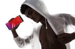 Mit 95,06 Prozent Screen-to-Body-Ratio wirft sich das Lenovo Z5 Pro in die Schlacht.