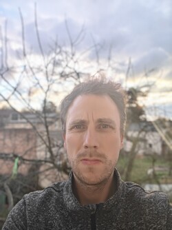 Selfie mit der 16-MPix-Kamera des Realme GT7 Pro