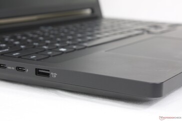 Gehäuse besteht größtenteils aus glattem, eloxiertem Aluminium