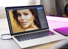 Das MacBook Air mit Apple M2 wird derzeit zum Bestpreis angeboten. (Bildquelle: Notebookcheck)