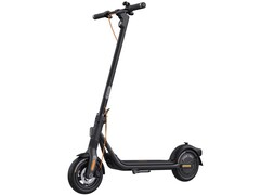 Media Markt hat nun auch den Ninebot F2 Pro D E-Scooter mit deutscher Straßenzulassung günstig im Angebot (Bildquelle: Segway)