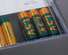 Die neuen AA-Akkus von Olight bieten 1,5 Volt. (Bildquelle: Andreas Sebayang/Notebookcheck.com)