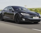 Das Tesla Model S verliert mit dem Alter zwar etwas an Beschleunigung, braucht aber trotzdem nur 5,5 Sekunden von 0 auf 100 (Bildquelle: AutoTrader)
