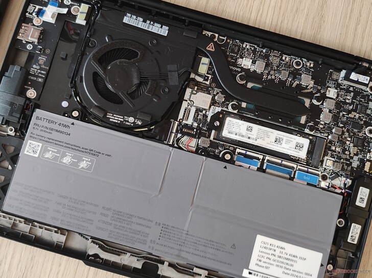 Lenovo ThinkPad X13 Gen 6: Innenleben (Bildquelle: Benjamin Herzig/Notebookcheck.com)