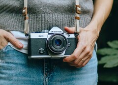 Die OM System OM-3 setzt auf ein charmantes Retro-Design. (Bildquelle: OM System)