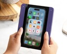 Das Astropad Bookcase soll ein besseres Leseerlebnis mit dem Apple iPhone ermöglichen. (Bildquelle: Astropad)