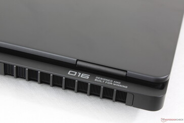 Das erweiterte Heckdesign ist kleiner und nicht so aggressiv wie beim neuesten Legion Pro 7i 16 G10