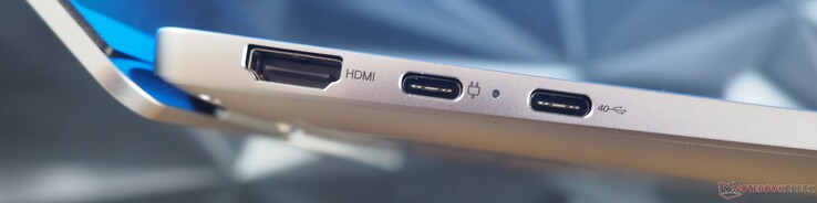 linke Seite: HDMI 2.1, USB-A 3.2 Gen 1 (DisplayPort 1.4, PowerDelivery), USB-C 4.0 (DisplayPort 1.4, PowerDelivery)