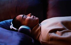 Apple könnte mit den AirPods Max eine echte Chance verschlafen haben – rund 600 Euro könnten zu teuer sein, um den Massenmarkt zu erreichen. (Bild: Apple)