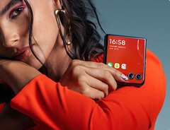 Das Motorola Razr 50 Ultra besitzt ein besonders großes 4 Zoll Zweitdisplay. (Bild: Motorola)