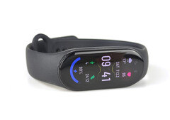 Das Xiaomi Smart Band 8 als Nachfolger des hier zu sehenden Smart Band 7 zeigt sich erstmals auf Fotos. (Bild: Marcus Herbrich)