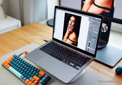 Das MacBook Pro mit Apple M1 bleibt auch zwei Jahre nach seinem Launch ein erstklassiges Notebook. (Bild: Notebookcheck)