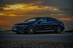 Mecedes EQS und EQE können in den USA nun per Abo mit mehr Spitzenleistung versorgt werden (Bild: George Sargiannidis)