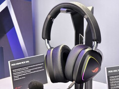 Das ROG Delta II ist ein neues Gaming-Headset (Bild: Notebookcheck, Alexander Fagot)