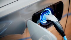 E-Autos: EU-Neuwagenmarkt wächst kräftig, Boom für BEVs, weniger Plug-in-Hybride.