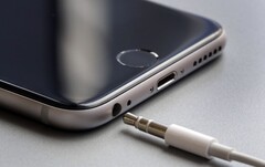 Nicht nur bei iPhones ... die Tage der Klinkenbuchse auf Smartphones sind gezählt.