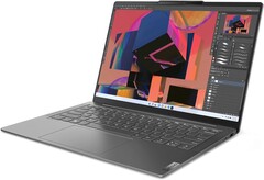 Mit dem Yoga Slim 6 hat Amazon ein hübsches 14-Zoll-OLED-Notebook deutlich reduziert (Bild: Lenovo)